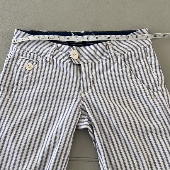 Free Style Revolution Shorts - Picture 2 of 8